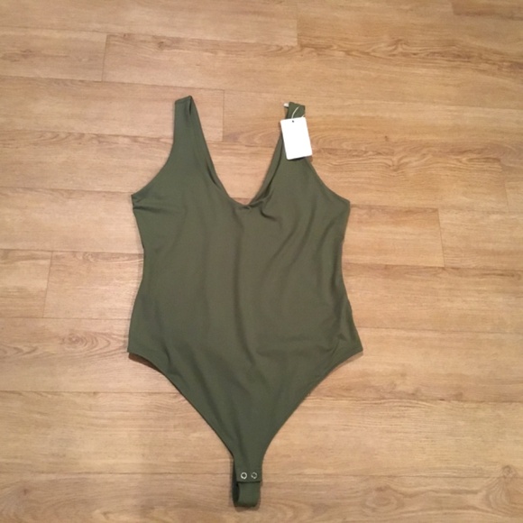 NWT Reoria Green Backless Sleeveless Bodysuit Top Size Large - Picture 7 of 9